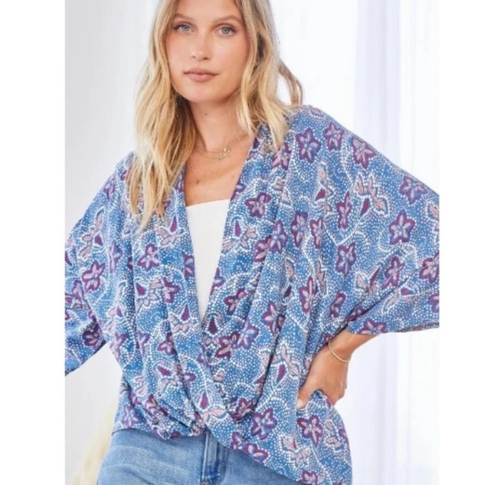 ANDREE BY UNIT Blue and Pink Floral Top